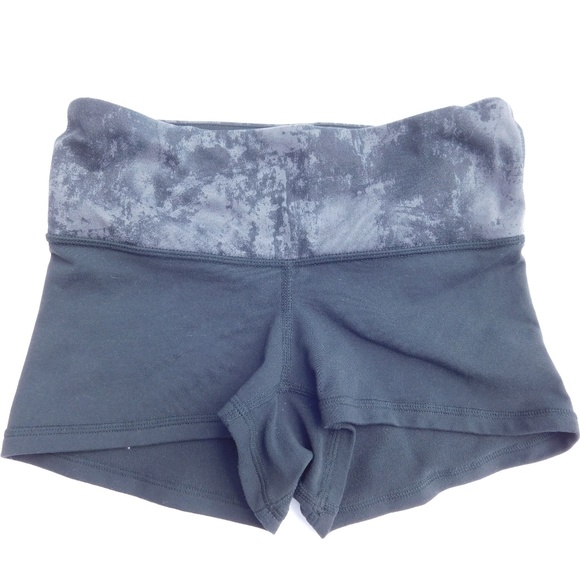 lululemon athletica Pants - LULULEMON BOOGIE SHORTS SZ 2